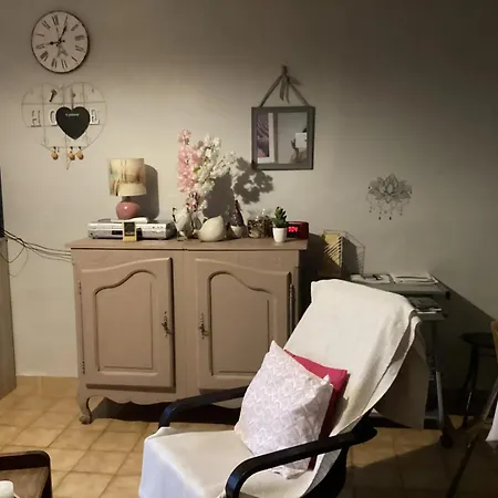 Hébergement de vacances Maison De 2 Avec Jardin Clos Et Wifi A Vachères