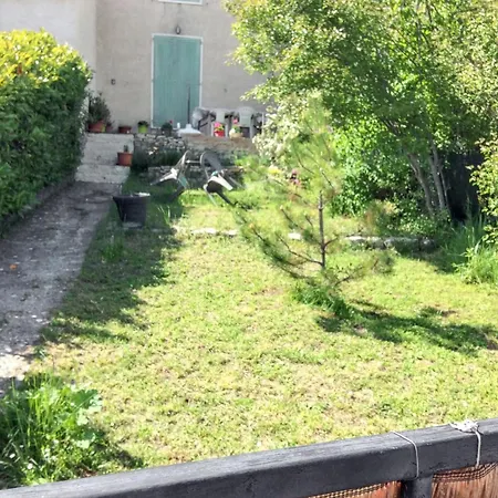 Hébergement de vacances Maison De 2 Avec Jardin Clos Et Wifi A Vachères