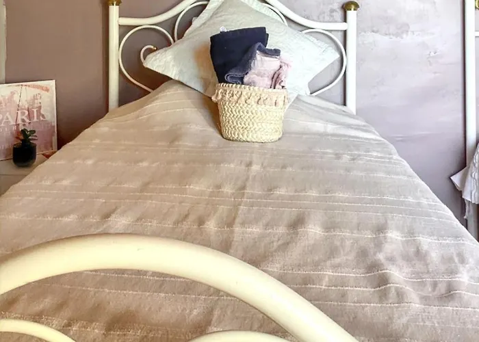 Hébergement de vacances Maison De 2 Avec Jardin Clos Et Wifi A Vachères