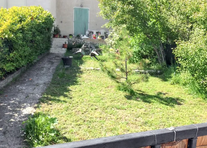 Hébergement de vacances Maison De 2 Avec Jardin Clos Et Wifi A Vachères