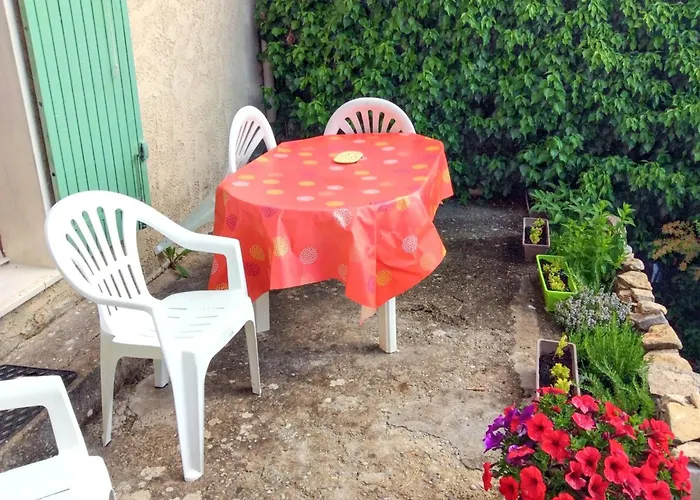 Hébergement de vacances Maison De 2 Avec Jardin Clos Et Wifi A Vachères